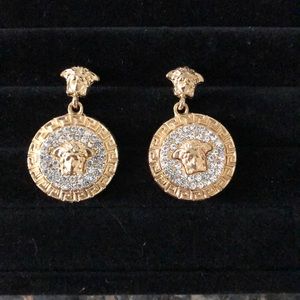 NWOT Popular Medusa rhinestone dangling earrings